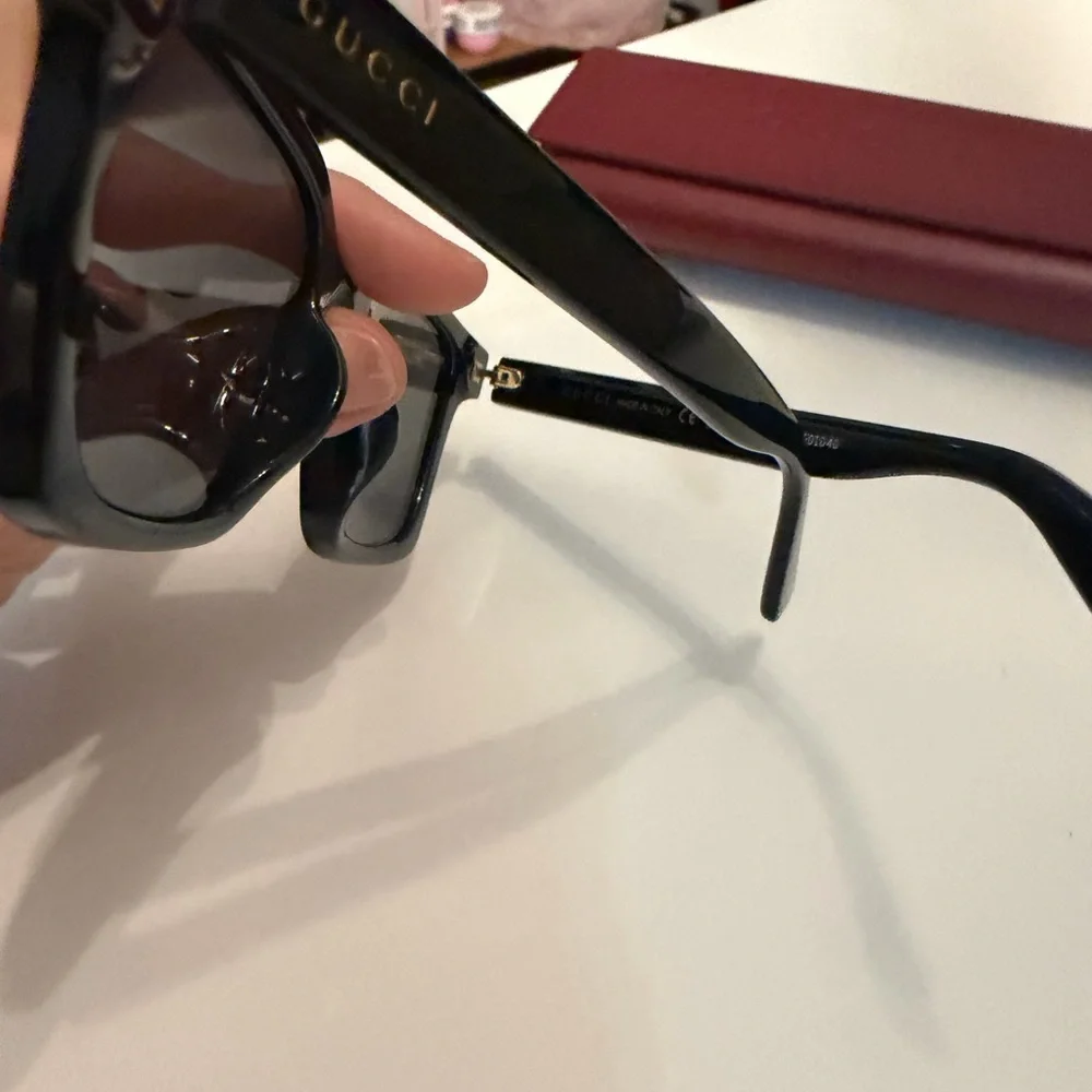 GUCCI
GG1582SK 001 | BLACK - Picture 7 of 10
